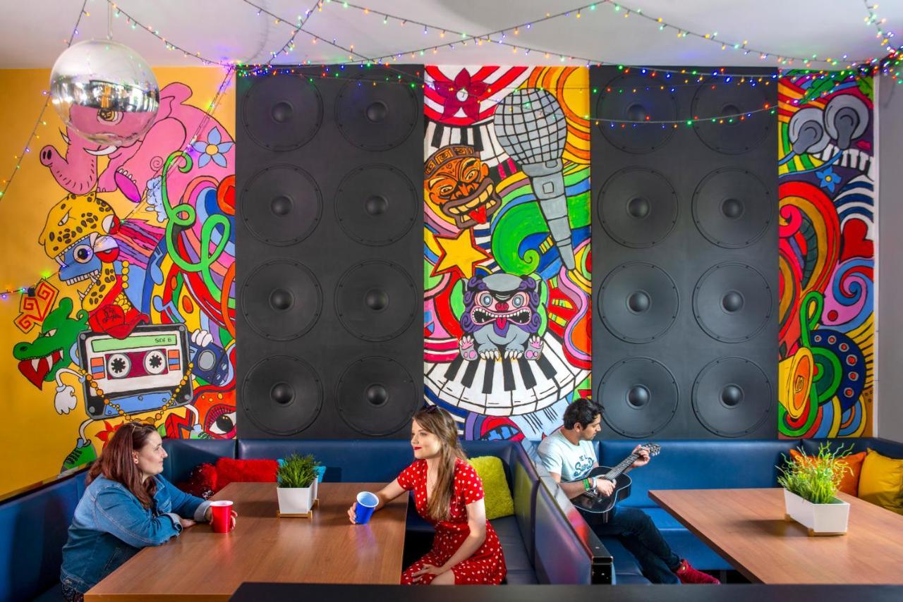 Let'S Rock Party Hostel! Age Limit From 18 Until 40! Cracóvia Exterior foto