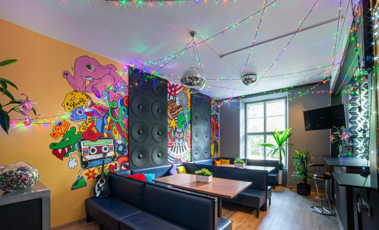 Let'S Rock Party Hostel! Age Limit From 18 Until 40! Cracóvia Exterior foto