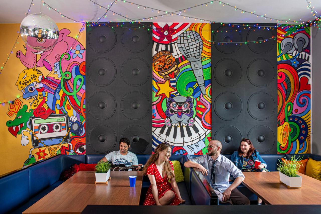 Let'S Rock Party Hostel! Age Limit From 18 Until 40! Cracóvia Exterior foto