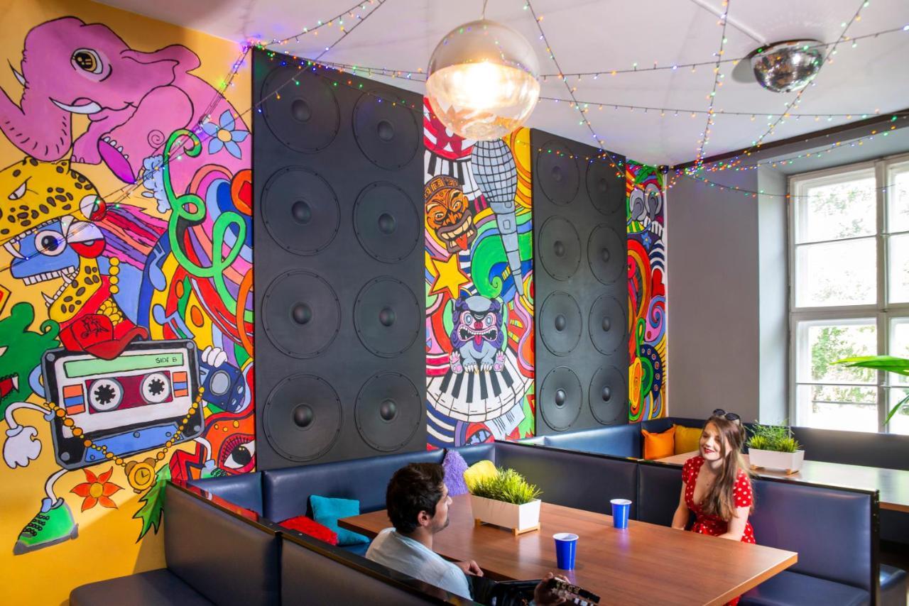 Let'S Rock Party Hostel! Age Limit From 18 Until 40! Cracóvia Exterior foto