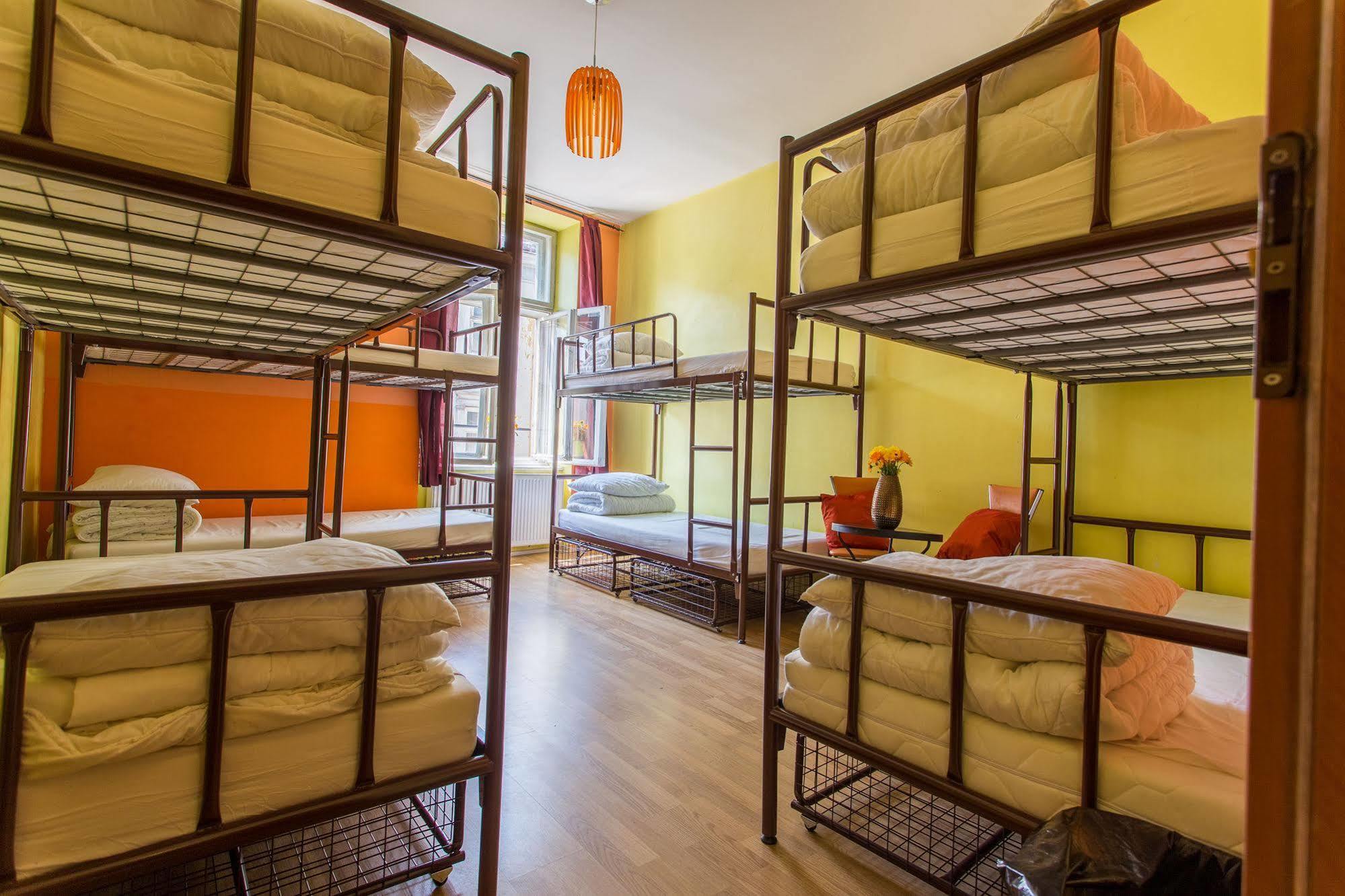 Let'S Rock Party Hostel! Age Limit From 18 Until 40! Cracóvia Exterior foto