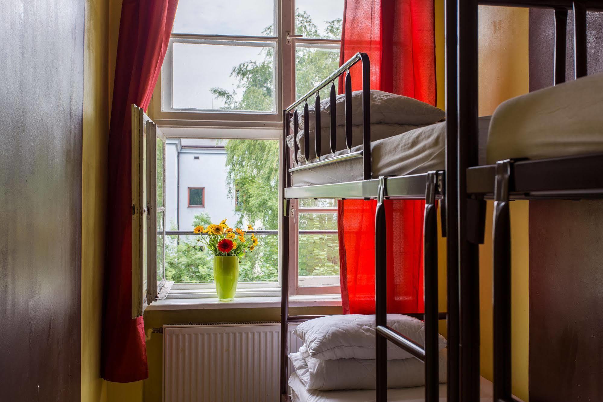 Let'S Rock Party Hostel! Age Limit From 18 Until 40! Cracóvia Exterior foto