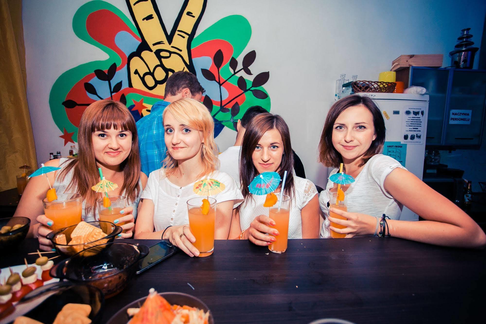 Let'S Rock Party Hostel! Age Limit From 18 Until 40! Cracóvia Exterior foto